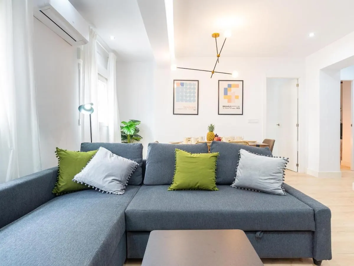 Gorgeous Renovated Apartment 2Br Ac Malaga 0*,  Spain