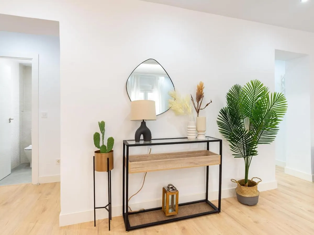 Gorgeous Renovated Apartment 2Br Ac Malaga 0*,