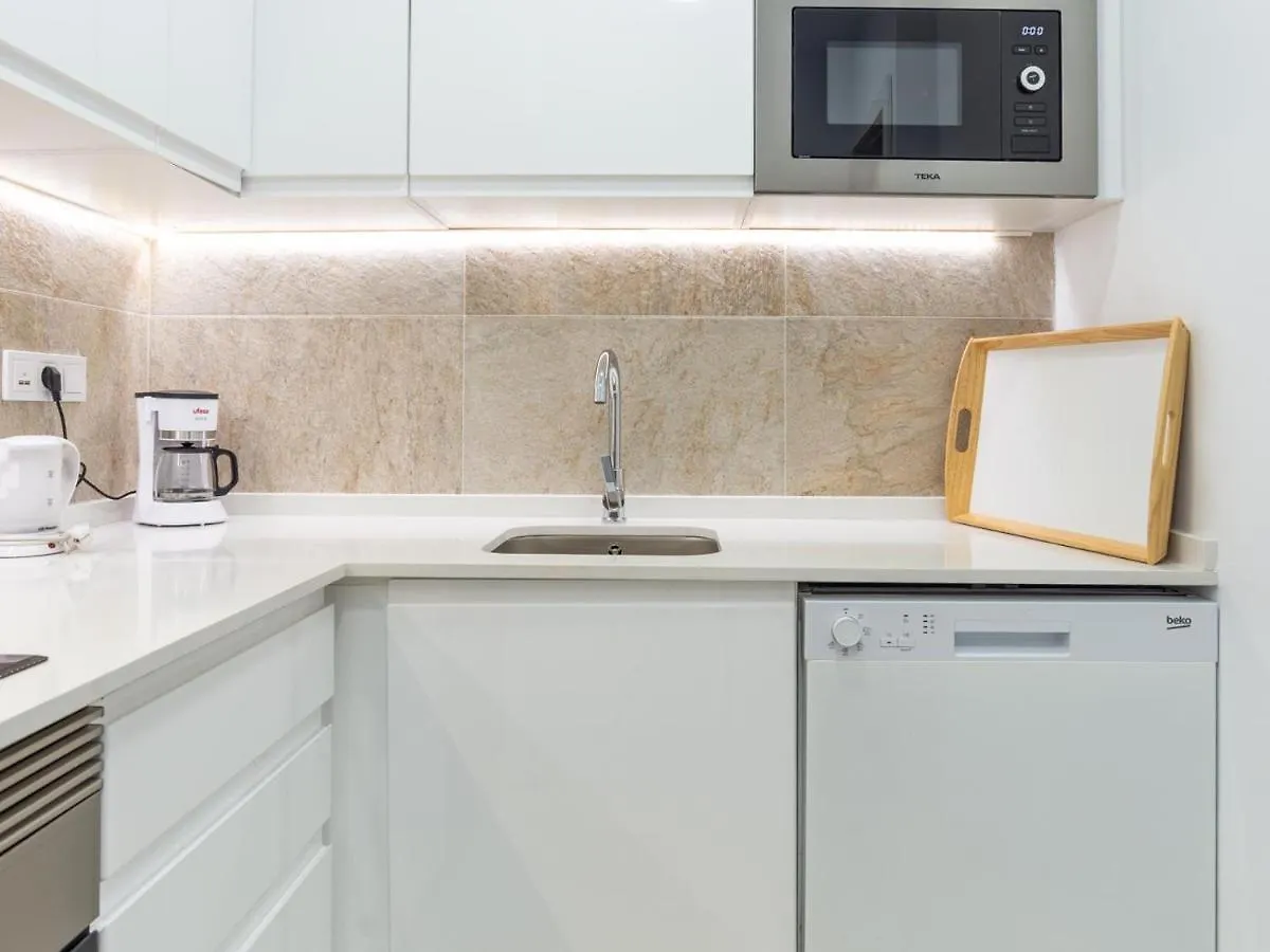 Gorgeous Renovated Apartment 2Br Ac Malaga 0*,