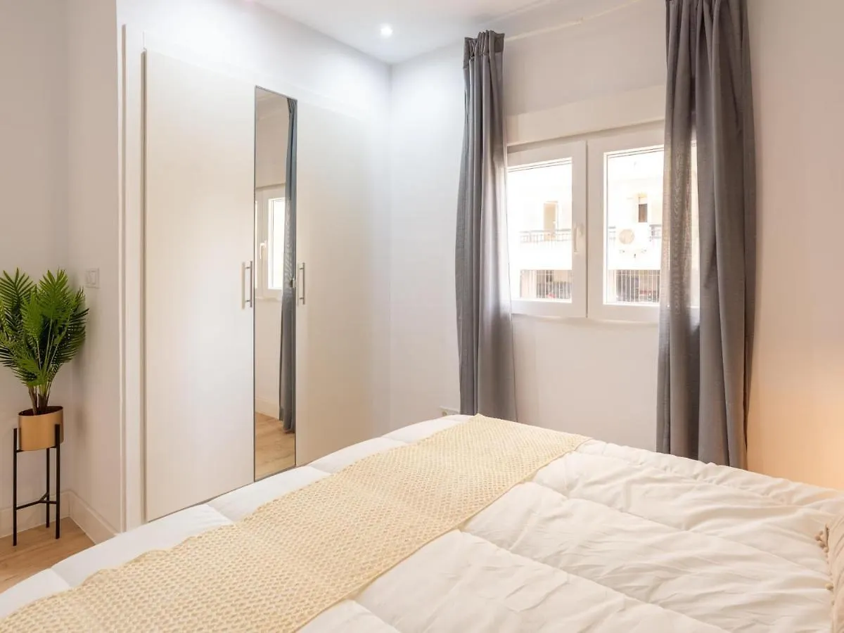 Gorgeous Renovated Apartment 2Br Ac Malaga 0*,